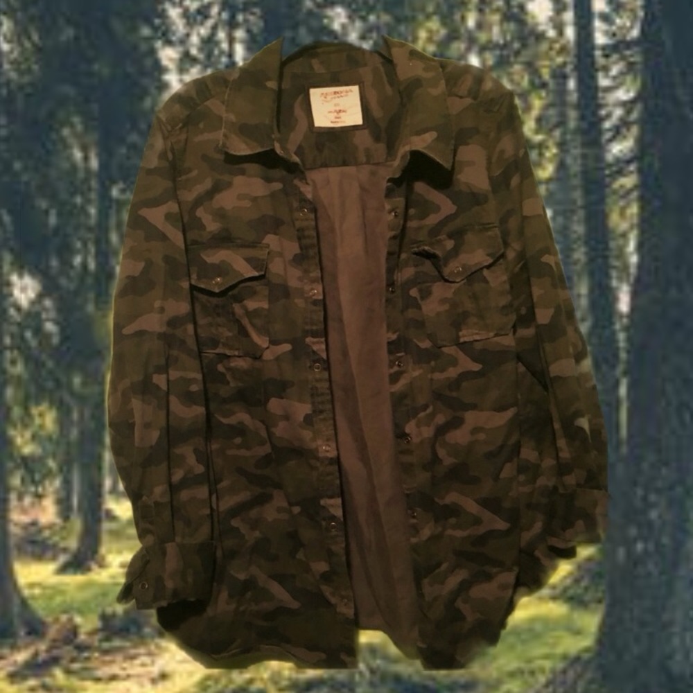 Camo Button Down Camp Shirt 🌳🌱🖤